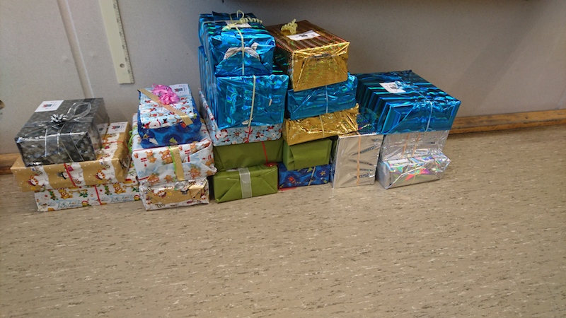 Geschenke_Weihnachtspackchenkonvoi.jpg